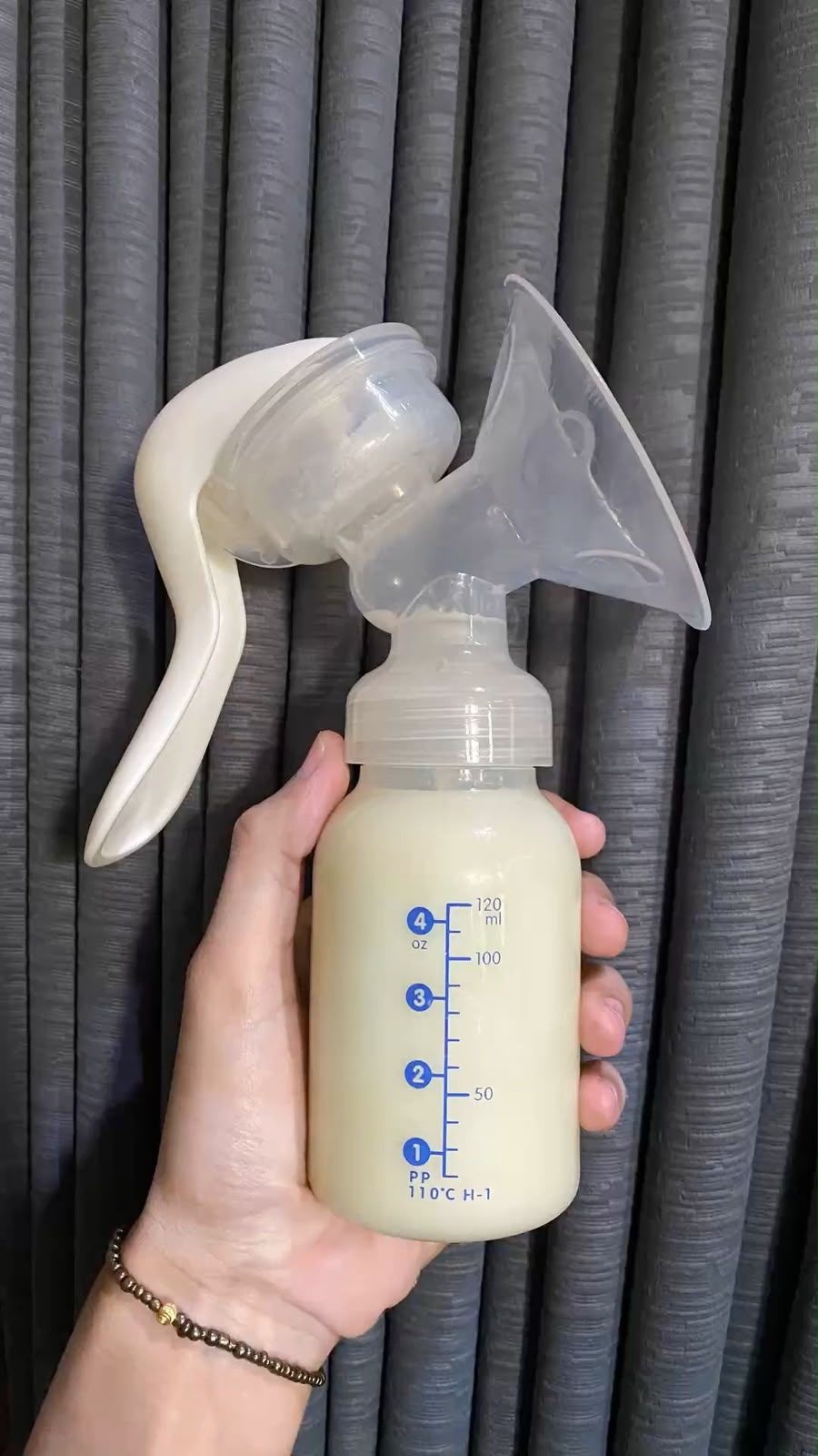 Manual Breast Pump – BPA Free Milk Breast Feeding Pump with 150ml Baby Feeding Bottle